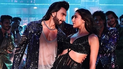 Ranveer Singh and Sara Ali Khan in Rocky Aur Rani Kii Prem Kahaani Ranveer Singh and Sara Ali Khan in Rocky Aur Rani Kii Prem Kahaani