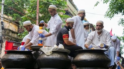 Muslim devotees prepare drinks for fellow devotees during a procession on the tenth day of the mourning period of Muharram, in Kolkata. (PTI) Muslim devotees prepare drinks for fellow devotees during a procession on the tenth day of the mourning period of Muharram, in Kolkata. (PTI)
