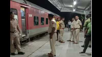 Police personnel stand guard at Sonepat railway station amid checking on the train following bomb alert on Friday night. (HT Photo)