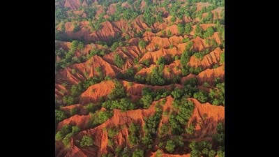 Research by geologists revealed that the Erra Matti Dibbalu might have been formed nearly 18,500 years ago during the glacial maxima period (HT Photo) Research by geologists revealed that the Erra Matti Dibbalu might have been formed nearly 18,500 years ago during the glacial maxima period (HT Photo)