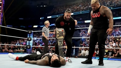 The Bloodline members Roman Reigns and Solo Sikoa brutally smashed Jey Uso (WWE) The Bloodline members Roman Reigns and Solo Sikoa brutally smashed Jey Uso (WWE)