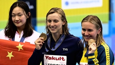 Silver medallist China's Li Bingjie, gold medallist USA's Katie Ledecky and bronze medallist Australia's Ariarne Titmus pose during the medals ceremony for the women's 800m freestyle swimming event during the World Aquatics Championships. (AFP) Silver medallist China's Li Bingjie, gold medallist USA's Katie Ledecky and bronze medallist Australia's Ariarne Titmus pose during the medals ceremony for the women's 800m freestyle swimming event during the World Aquatics Championships. (AFP)