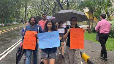 The students assembled in front of the School of Management on the Powai campus and marched toward the main building. (HT PHOTO)