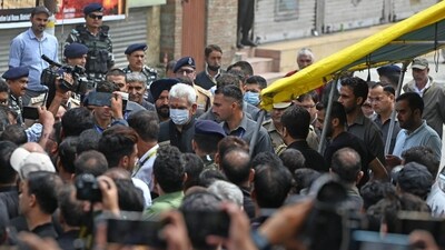 Jammu and Kashmir Lieutenant Governor Manoj Sinha participating in Muharram procession on the tenth day of Muharram,at Bota Kadal area in Srinagar,on 29 July 2023.(Photo By Waseem Andrabi /Hindustan Times) Jammu and Kashmir Lieutenant Governor Manoj Sinha participating in Muharram procession on the tenth day of Muharram,at Bota Kadal area in Srinagar,on 29 July 2023.(Photo By Waseem Andrabi /Hindustan Times)