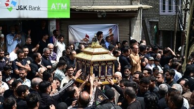 After more than three decades since the outbreak of militancy, the Shia community on Thursday took out a Muharram procession on a traditional route in Srinagar passing through the Lal Chowk area, with hundreds of people participating in it amid tight security. (Photo By Waseem Andrabi /Hindustan Times) After more than three decades since the outbreak of militancy, the Shia community on Thursday took out a Muharram procession on a traditional route in Srinagar passing through the Lal Chowk area, with hundreds of people participating in it amid tight security. (Photo By Waseem Andrabi /Hindustan Times)