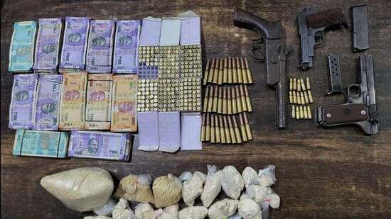 Police confiscated 1.2kg of heroin, three pistols along with 260 live cartridges of different bores and ₹1.4 lakh of drug money. (HT Photo)