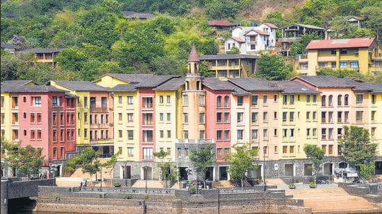 The township, a four-hour ride away from Mumbai, was modelled on the lines of the cotton-candy harbour of Italy’s Portofino. (Sanket Wankhade/HT PHOTO))
