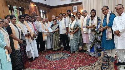 The Opposition delegation submitted a memorandum to Manipur Governor Anusuiya Uikey (ANI Photo) The Opposition delegation submitted a memorandum to Manipur Governor Anusuiya Uikey (ANI Photo)