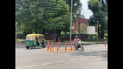 The mini-roundabout at the intersection of Sector 24-B and C tertiary road in Chandigarh has been set up at a cost of ₹5.5 lakh. (HT Photo) The mini-roundabout at the intersection of Sector 24-B and C tertiary road in Chandigarh has been set up at a cost of ₹5.5 lakh. (HT Photo)