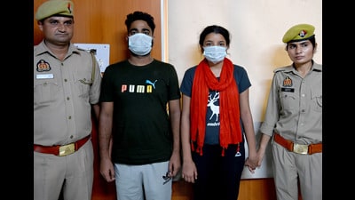 The two suspect in custody. (Sunil Ghosh/HT Photo) The two suspect in custody. (Sunil Ghosh/HT Photo)