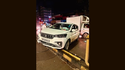 There is huge traffic on this road with passengers going to Kalas, Dighi and Alandi. (HT PHOTO) There is huge traffic on this road with passengers going to Kalas, Dighi and Alandi. (HT PHOTO)