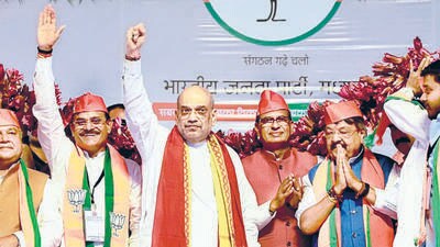 Union Home Minister Amit Shah being garlanded with Union Minister of Agriculture and Farmers' Welfare Narendra Singh Tomar, Madhya Pradesh Chief Minister Shivraj Singh Chouhan, Bharatiya Janata Party (BJP) National General Secretary Kailash Vijayvargiya and party State Chief VD Sharma during the 'Booth Sammelan', in Indore on Sunday. (ANI) Union Home Minister Amit Shah being garlanded with Union Minister of Agriculture and Farmers' Welfare Narendra Singh Tomar, Madhya Pradesh Chief Minister Shivraj Singh Chouhan, Bharatiya Janata Party (BJP) National General Secretary Kailash Vijayvargiya and party State Chief VD Sharma during the 'Booth Sammelan', in Indore on Sunday. (ANI)