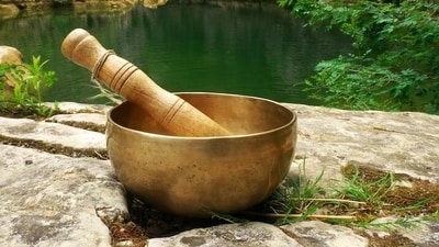 2. Dry form (kwath): Soak 1 part (10 gm) kwath (decoction) in 400 ml of water overnight. In morning, boil it until its 100 ml, strain and drink it. You may add jaggery for taste (only for nondiabetics). You may add tulsi leaves, turmeric and cloves in the kadha (decoction) while boiling it. (Freepik)