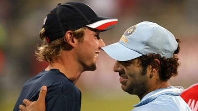 Yuvraj Singh (L) with Stuart Broad during 2007 T20 World Cup (Twitter/YUVSTRONG12) Yuvraj Singh (L) with Stuart Broad during 2007 T20 World Cup (Twitter/YUVSTRONG12)