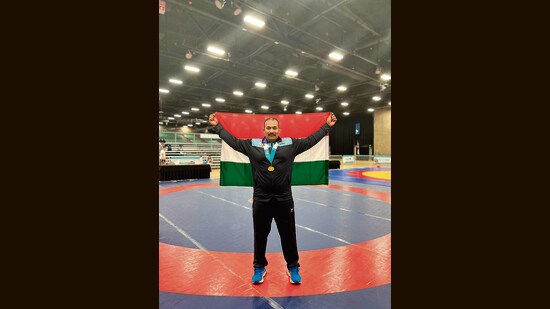Chauddhary – who represented India in the ‘World Police and Fire Games’ at Winnipeg, Canada – has won gold in the 125 kg category. (HT PHOTO)