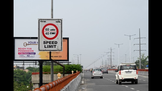 The 4.8-kilometre-long road, inaugurated in June 2017, recently saw the installation of beautification lights by the Noida authority, leading to the removal of the cameras near Iskcon Temple by the Traffic police. (Sunil Ghosh/HT Photo)
