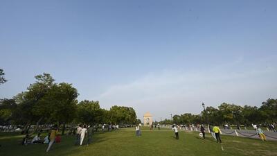 A clear sky in New Delhi on Monday. (Sanjeev Verma/HT PHOTO) A clear sky in New Delhi on Monday. (Sanjeev Verma/HT PHOTO)
