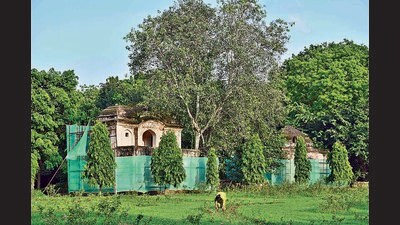 A mosque, turret and enclosure in the sprawling Lodhi Gardens will be spruced up as part of the revamp plan. (Sanjeev Verma/HT Photo) A mosque, turret and enclosure in the sprawling Lodhi Gardens will be spruced up as part of the revamp plan. (Sanjeev Verma/HT Photo)