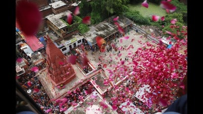Flower petals being showered on Kanwariyas in Prayagraj on Monday. (HT PHOTO) Flower petals being showered on Kanwariyas in Prayagraj on Monday. (HT PHOTO)