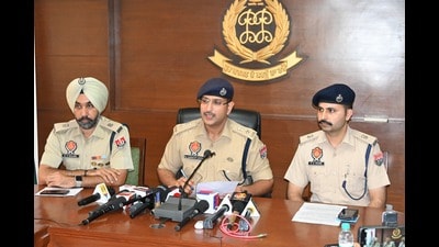 Mohali SSP Sandeep Garg giving details about the arrests. (HT Photo) Mohali SSP Sandeep Garg giving details about the arrests. (HT Photo)