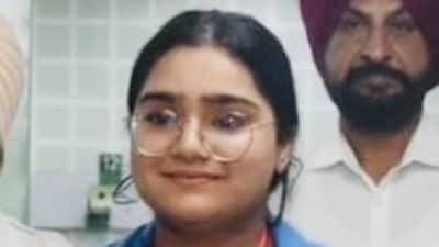 Naina Verma trains under the supervision of coach Ankush Bhardwaj at Salvo Shooter Arena, Sector 70, Mohali. (HT Photo)