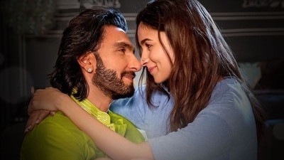 Ranveer Singh and Alia Bhatt in Rocky Aur Rani Kii Prem Kahaani song Ve Kamleya. Ranveer Singh and Alia Bhatt in Rocky Aur Rani Kii Prem Kahaani song Ve Kamleya.