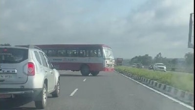 KSRTC bus takes reverse turn on B'luru Mysuru Eway, drives on wrong route. Video KSRTC bus takes reverse turn on B'luru Mysuru Eway, drives on wrong route. Video
