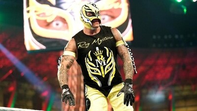 Rey Mysterio faced an injury during his SmackDown fight against Santos Escobar. (WWE) Rey Mysterio faced an injury during his SmackDown fight against Santos Escobar. (WWE)
