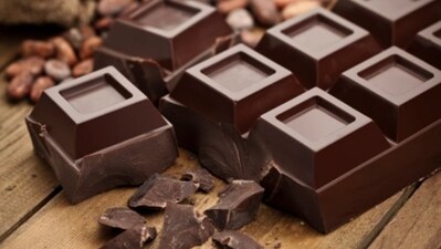 Dark chocolate: Dark chocolate with a high cocoa content (70% or higher) contains heart-healthy fats, antioxidants, and flavonoids. Consuming moderate amounts of dark chocolate has been associated with improved heart health and reduced risk of cardiovascular disease. (Unsplash) Dark chocolate: Dark chocolate with a high cocoa content (70% or higher) contains heart-healthy fats, antioxidants, and flavonoids. Consuming moderate amounts of dark chocolate has been associated with improved heart health and reduced risk of cardiovascular disease. (Unsplash)