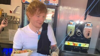 Ed Sheeran handled the rude treatment at Chicago’s legendary hot dog spot. (Twitter) Ed Sheeran handled the rude treatment at Chicago’s legendary hot dog spot. (Twitter)