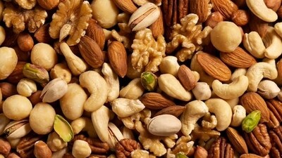Nuts and seeds: Incorporating nuts and seeds, such as almonds, walnuts, flaxseeds, and chia seeds, into your diet can provide heart-healthy fats. (Freepik) Nuts and seeds: Incorporating nuts and seeds, such as almonds, walnuts, flaxseeds, and chia seeds, into your diet can provide heart-healthy fats. (Freepik)