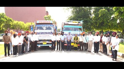 Guru Angad Dev Veterinary & Animal Sciences University officials during the flagging off of flood relief trucks. Guru Angad Dev Veterinary & Animal Sciences University officials during the flagging off of flood relief trucks.