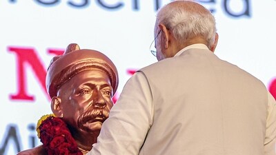 Prime Minister Narendra Modi pays floral tribute to statue of Lokmanya Tilak at Lokmanya Tilak National Award Ceremony, in Pune, 