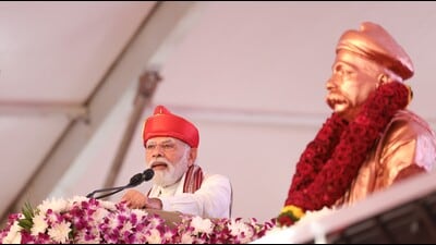 Prime Minister Narendra Modi at the Lokmanya Tilak National Award ceremony at SP College on Tuesday. (HT PHOTO) Prime Minister Narendra Modi at the Lokmanya Tilak National Award ceremony at SP College on Tuesday. (HT PHOTO)