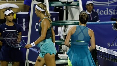 Victoria Azarenka (L) and Elina Svitolina (UKR) (R) walk past one another without shaking hands after their match on day three of the Mubadala Citi DC Open (USA TODAY Sports via Reuters Con)