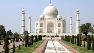 The Supreme Court observed that Agra is not short of industries; it is short of trees.