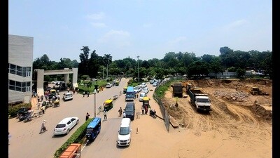 The standing finance committee of PGIMER had approved the construction of a second multi-level car parking facility next to the institute’s New OPD in 2015, but the project experienced multiple delays over the past eight years. (HT Photo)