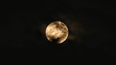 Supermoon visible from the skies of Lucknow in Uttar Pradesh. Check out the sky (if you are lucky enough for a clear sky) at 12.01 am on Wednesday to witness the peak of 'sturgeon moon' from India. This phenomenon is nothing but a full moon when the moon is at the closest distance from Earth in its orbit. (Deepak Gupta/HT Photo)