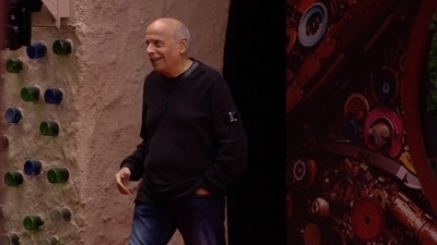 Mahesh Bhatt enters Bigg Boss OTT 2. Mahesh Bhatt enters Bigg Boss OTT 2.