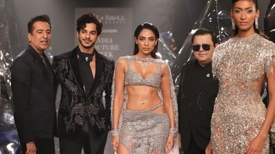 Designer duo Rohit Gandhi and Rahul Khanna presented their collection on Day 5. Made In Heaven's Sobhita Dhulipala and actor Ishaan Khatter turned showstoppers for designers. While Sobhita was dressed in a silver two-piece outfit, a modern take on the lehenga, Ishaan wore a deep blue blazer and trouser. Designer duo Rohit Gandhi and Rahul Khanna presented their collection on Day 5. Made In Heaven's Sobhita Dhulipala and actor Ishaan Khatter turned showstoppers for designers. While Sobhita was dressed in a silver two-piece outfit, a modern take on the lehenga, Ishaan wore a deep blue blazer and trouser.