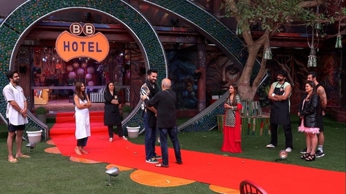 Mahesh Bhatt meets Bigg Boss OTT 2 contestants. Mahesh Bhatt meets Bigg Boss OTT 2 contestants.
