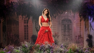 Vaani Kapoor amped up her look by teaming her outfit with an eye-catching contrasting green emerald kundan neckpiece. (ANI) Vaani Kapoor amped up her look by teaming her outfit with an eye-catching contrasting green emerald kundan neckpiece. (ANI)