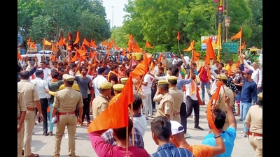 Bajrang Dal and VHP workers take out a protest march in Ghaziabad on Wednesday. (Sakib Ali /HT) Bajrang Dal and VHP workers take out a protest march in Ghaziabad on Wednesday. (Sakib Ali /HT)