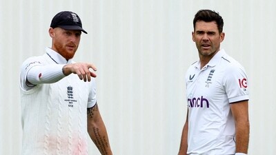 England's Ben Stokes speaks with James Anderson during the 5th Ashes Test (Action Images via Reuters)