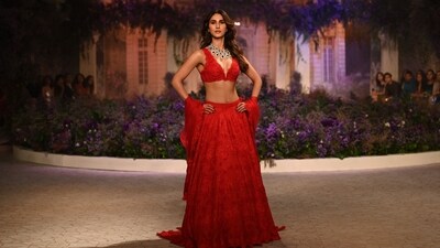 Vaani Kapoor turned muse for designer Isha Jajodia's show at the India Couture Week 2023. The designer made her debut with her ‘Romantic Reverie’ collection. (AFP) Vaani Kapoor turned muse for designer Isha Jajodia's show at the India Couture Week 2023. The designer made her debut with her ‘Romantic Reverie’ collection. (AFP)