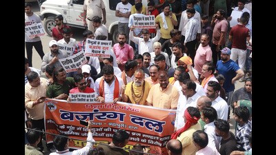 Members of Bajrang Dal during a protest against the violence in Haryana's Nuh district in New Delhi. (HT photo)