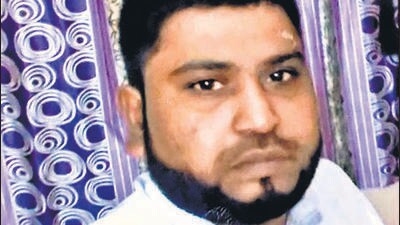 Mumbai, India - Aug 02, 2023 : Civilian who was shot dead named Saifuddin Mainuadin of B2 coach is the third fourth identified in the Express train firing case Jaffar Hussain came to claim his body from Mumbai's Bhagwati Hospital in Borivali, in Mumbai, India, Wednesday, Aug 02, 2023. (Photo by Vijay Bate/HT Photo) Mumbai, India - Aug 02, 2023 : Civilian who was shot dead named Saifuddin Mainuadin of B2 coach is the third fourth identified in the Express train firing case Jaffar Hussain came to claim his body from Mumbai's Bhagwati Hospital in Borivali, in Mumbai, India, Wednesday, Aug 02, 2023. (Photo by Vijay Bate/HT Photo)