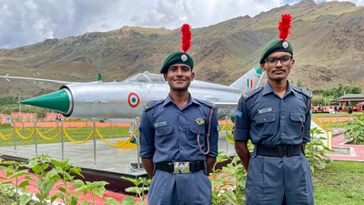 Two NCC cadets who cycled over 3000 kms from Bengaluru to Kargil to pay homage to martyrs. (PTI) Two NCC cadets who cycled over 3000 kms from Bengaluru to Kargil to pay homage to martyrs. (PTI)