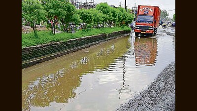 The deteriorating condition of the road is posing serious risks to public safety. (HT PHOTO) The deteriorating condition of the road is posing serious risks to public safety. (HT PHOTO)