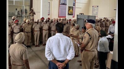 The operation, executed by a 2,500-strong force, was carried out from noon to 3 pm, simultaneously. Sniffer dogs were also roped in to check for banned substances. (H tPhoto) The operation, executed by a 2,500-strong force, was carried out from noon to 3 pm, simultaneously. Sniffer dogs were also roped in to check for banned substances. (H tPhoto)